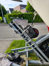 Laden Sie das Bild in den Galerie-Viewer, Premium Edelstahl-Bootshalterung nach Maß – Komplettset inkl. 12V E-Seilwinde &amp; Power-Akku