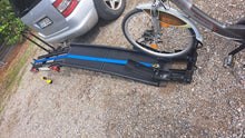 Laden Sie das Bild in den Galerie-Viewer, E-Bike Verladesystem für AHK elektrisch