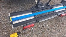 Laden Sie das Bild in den Galerie-Viewer, E-Bike Verladesystem für AHK elektrisch