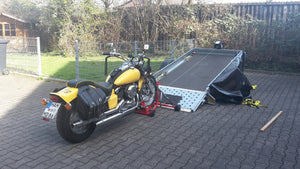 Motorrad/Roller Verladehilfe/Verladesystem/Verladeeinrichtung (f. Klappanhänger) patentiert.